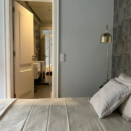 Apartamento Com Varanda E Vista No Centro De *